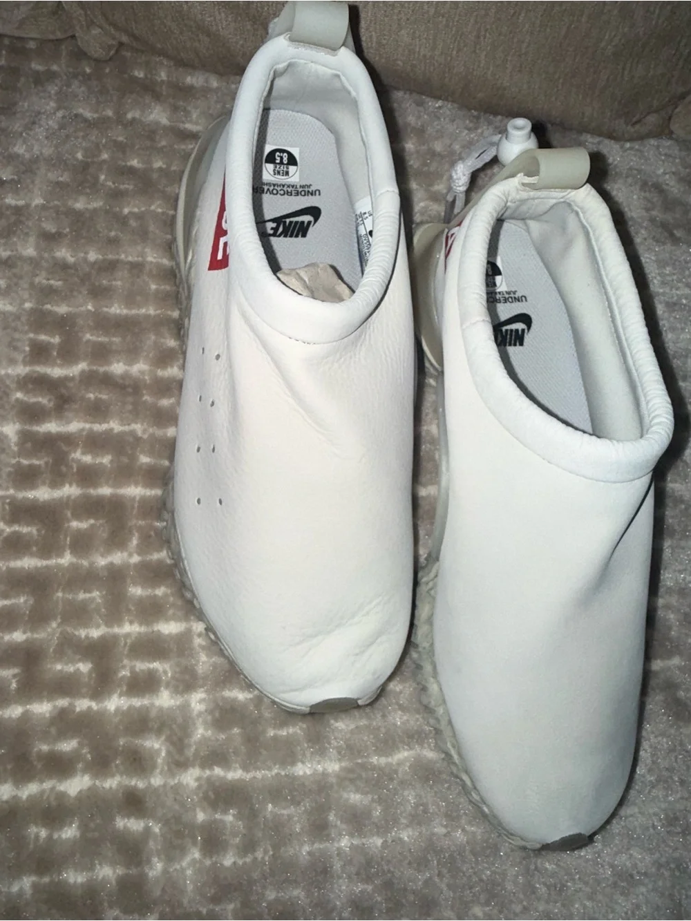 Nike White Slip-On Men’s Athletic Sneakers with Red Accent